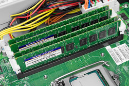 32Gb DDR3-1600 ECC память.
